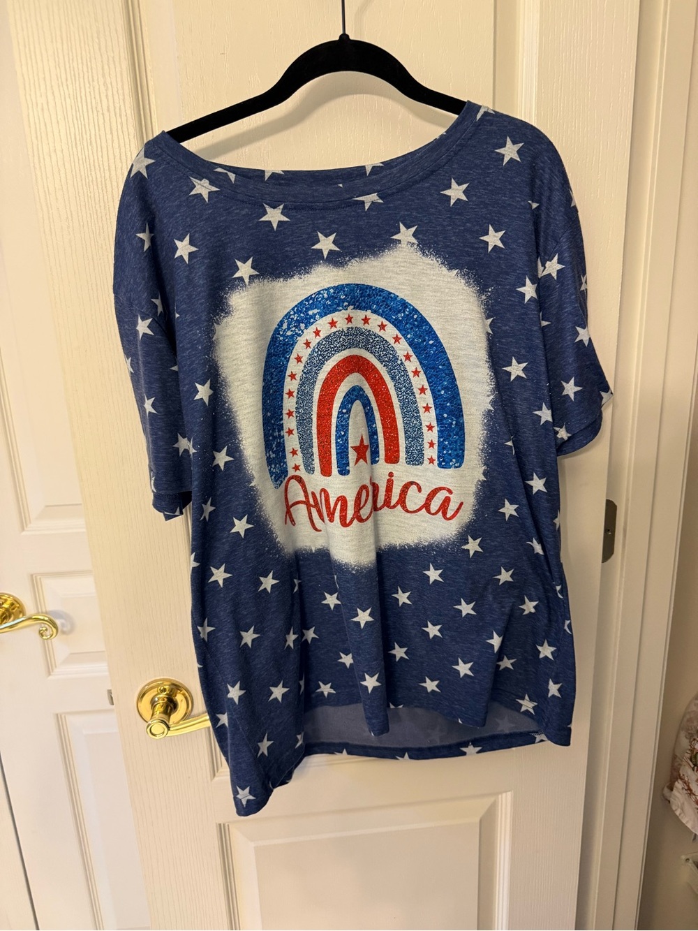 Women Blue 'America' Star Print Tee - Patriotic Rainbow Graphic